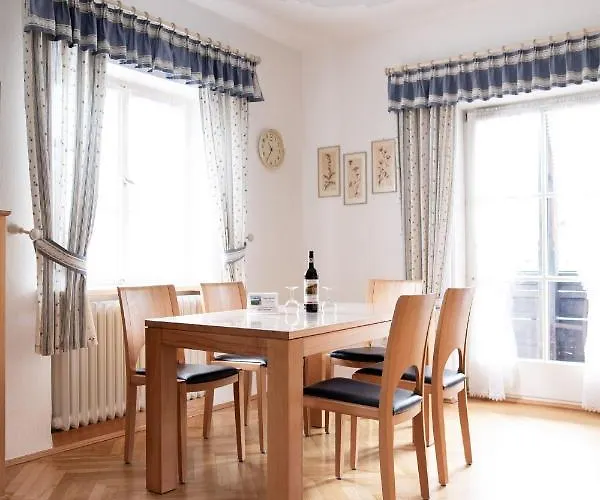 Haus Am Berg Apartament *